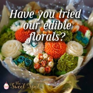 Have you tried one of our cupcake floral bouquets yet? 💐🧁
Beautiful buttercream flowers, hand-piped one petal at a time — and yes, the whole bouquet is edible! 🌸
Perfect for birthdays, celebrations, thank-yous… or just because flowers are even better when you can eat them. 😉
#CupcakeBouquet #ButtercreamFlowers #EdibleFlowers #TorontoBakery #TheSweetSpotCakes