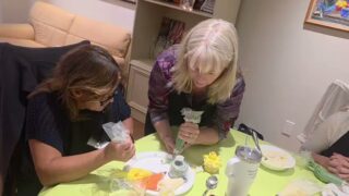 Our Advanced Cupcake Decorating Class was such a fun afternoon! 🌸🧁

There was some serious piping talent on display as everyone learned how to create beautiful lilies, daffodils, daisies and mini roses — all with buttercream! 🌼🌹

So much creativity, lots of laughs, and some gorgeous cupcakes to take home. 💕

✨ Want to learn too? Our next Beginner Cupcake Decorating Class is September 27 in Richmond Hill. Come join us and start your buttercream flower journey! 🧁🌸

#CupcakeDecorating #ButtercreamFlowers #CupcakeClass #RichmondHill #TheSweetSpotCakes