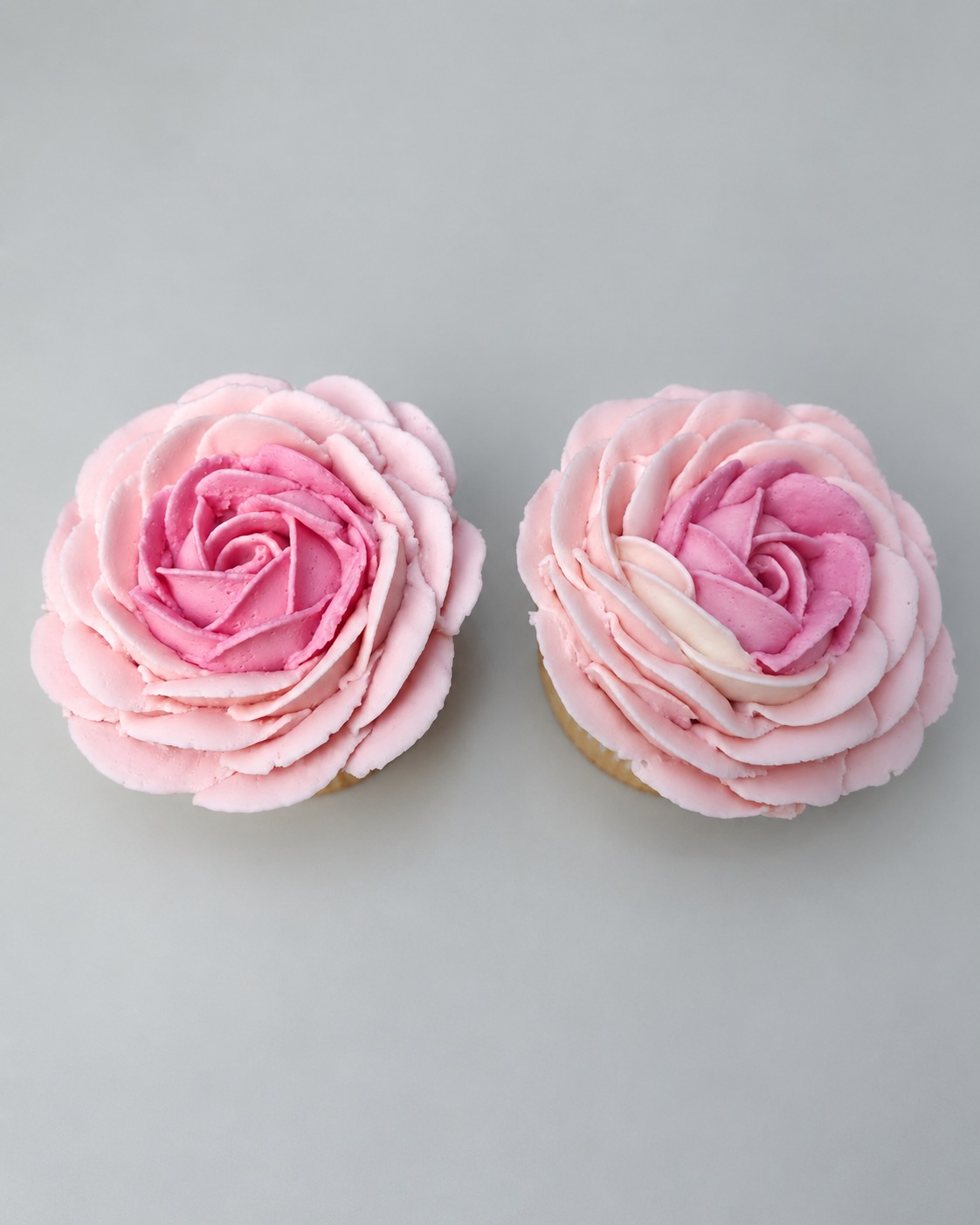 Pretty pink buttercream roses for the birthday girl 🌸🎂
#ButtercreamRoses #FloralCupcakes #BirthdayCupcakes #CupcakeBouquet #TheSweetSpotCakes