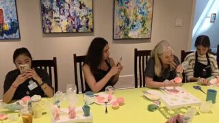 Teaching beautiful buttercream leaves in class.
🌸 Our classes are small, so spots don’t stay open for long. Join us at our next workshop!
#ButtercreamFlowers #CupcakeDecorating #BakingClasses #TorontoBakers #TheSweetSpotCakes