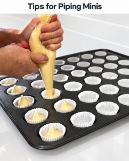 Mini cupcakes in the making! 🧁
Swipe through the prep: vanilla batter first, chocolate next, then a full tray ready for the oven.
My handy trick? A piping bag makes filling those tiny liners so much easier!
Team vanilla or team chocolate? 🤎💛
#TheSweetSpotCakes #MiniCupcakes #BakingTips #BehindTheScenes #TorontoBaker